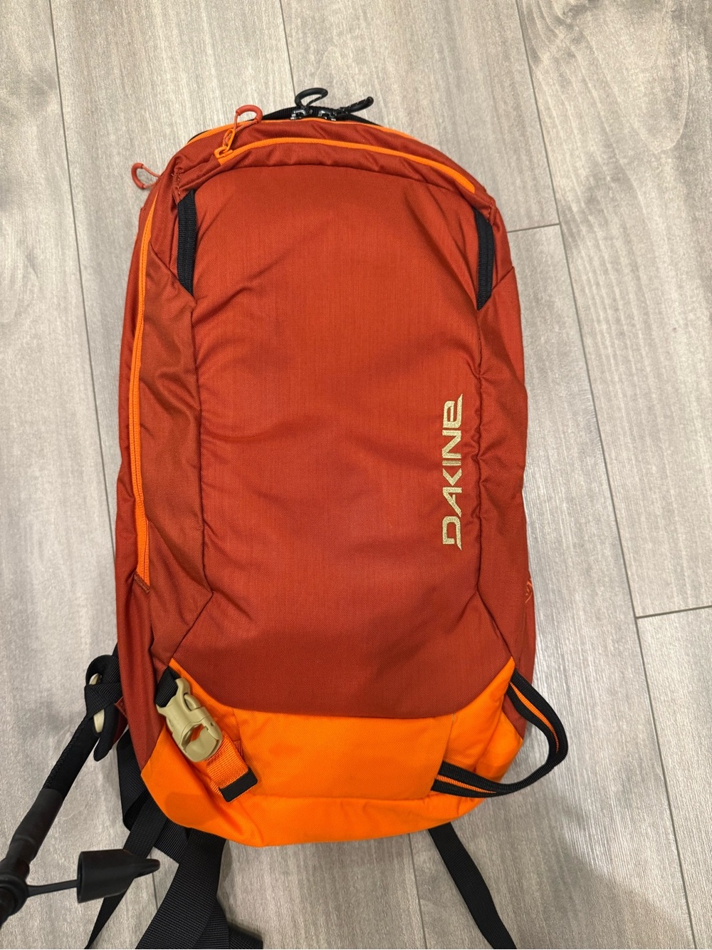 Dakine Poacher 14L backpack (orange)